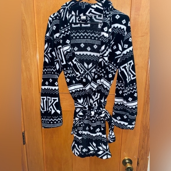 PINK women’s Robe Lounge Coat Black Size xs/s Sherpa Ties Long Sleeve Norm Core  - Picture 1 of 4